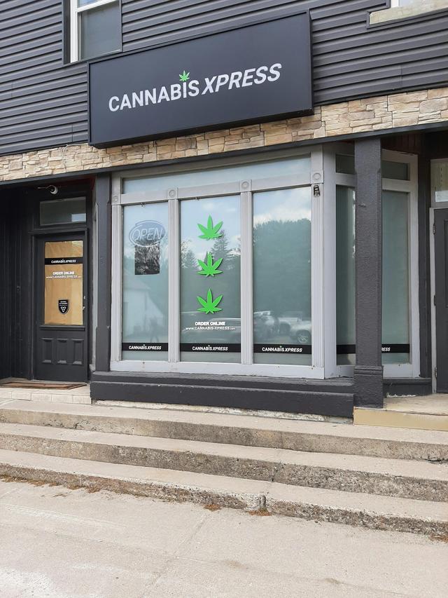 CANNABIS XPRESS logo